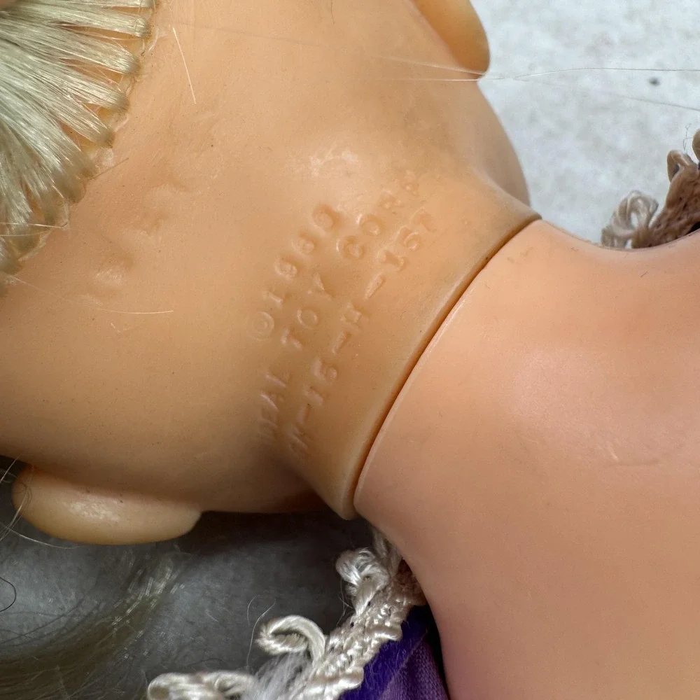 Vintage 1969 IDeal Crissy Velvet Growing‎ Hair 16 In Play Doll Retro Blonde Hair